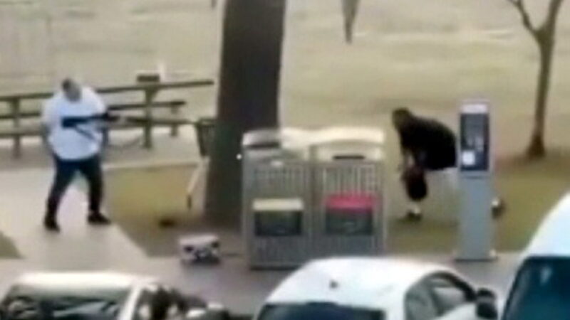 Pengamat pemberani melucuti senjata pria bersenjata dalam serangan teroris Sydney (VIDEO) — RakyatPos.id

