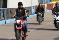 Pengendara sepeda motor perempuan di Iran tetap melakukan aksinya meski ada kendala hukum dan sosial

