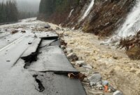 Perekonomian lokal yang terkait dengan Jalan Raya 2 khawatir bahwa kerusakan jalan akibat banjir dapat berlangsung berbulan-bulan