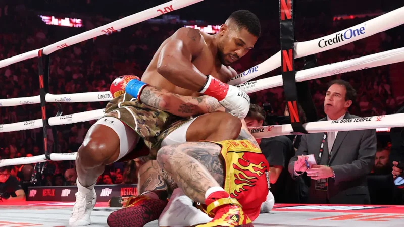 'Pertunjukan badut:' Anthony Joshua vs. Jake Paul — dunia olahraga meletus setelah pertarungan yang aneh dan brutal

