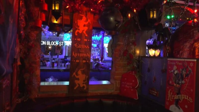 Seorang pemilik bar Fayetteville bereaksi terhadap kemarahan atas kendaraan Krampus miliknya dalam parade liburan

