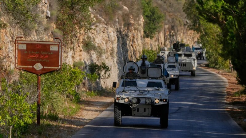 Tentara Lebanon menangkap enam orang setelah orang-orang bersenjata menyerang penjaga perdamaian PBB di selatan | Israel menyerang Berita Lebanon

