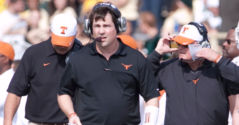 Texas membagi Pete Kwiatkowski, Duane Akina; Akankah Muschamp kembali sebagai DC

