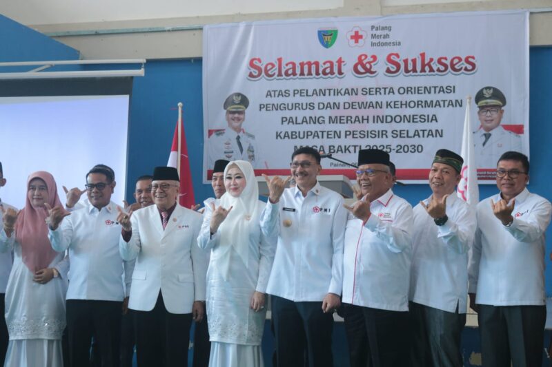 Foto bersama usai Pelantikan Pengurus dan Dewan Kehormatan PMI Pesisir Selatan Masa Bakti 2025-2030