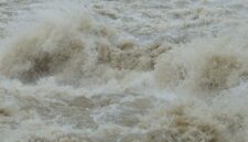 4.240 Warga Terdampak dan 63 Warga Mengungsi akibat Banjir di Pesisir Selatan

