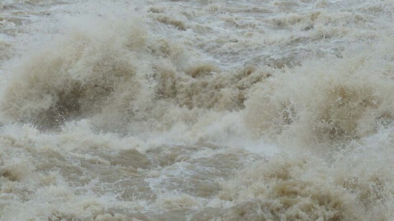 4.240 Warga Terdampak dan 63 Warga Mengungsi akibat Banjir di Pesisir Selatan

