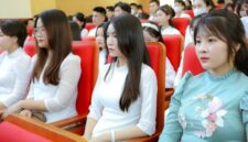 <p> Mahasiswa calon guru menerima dukungan keuangan untuk menutupi biaya kuliah dan biaya hidup (Gambar ilustrasi: Universitas Hong Duc).</p>
