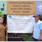 <em>Kepala Sekolah SDN Sinarjaya Batujajar Juarni, M.Pd dan Komite Sekolah Bambang Suharno</em>