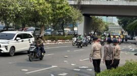 Demo Buruh Dibubarkan, Jalan Gatot Subroto Menuju Slipi Dibuka Kembali: Okezone News

