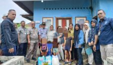 Dinas Sosial Kota Padang bersama pemerintah setempat dan perwakilan keluarga melaksanakan reunifikasi keluarga terlantar asal Padang yang dipulangkan dari Cileungsi, Kabupaten Bogor, di Desa Balai Gadang, Kecamatan Koto Tangah, Sabtu (31/10/2026).