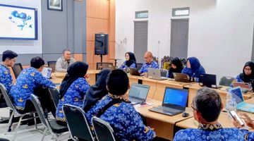 Disperdagin Gandeng Diskominfo Kota Kediri Berikan Pelatihan Pemanfaatan AI