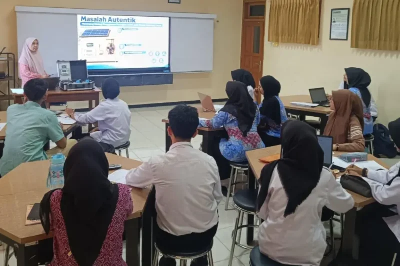 Pelaksanaan Collaborative STEM Learning berbantuan Energy Teaching Kit (ETK) dalam pembelajaran calon guru matematika. (Foto: Humas UNIPMA for TIMES Indonesia)<!-- --> 