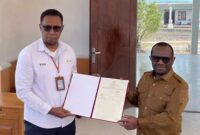 PLN bersama Pemerintah Kabupaten Deiyai dalam penyerahan hibah aset tanah yang berlokasi di Jalan PLN, Wagete 1, Kabupaten Deiyai, untuk mendukung penguatan infrastruktur kelistrikan di daerah / Foto : Humas PLN