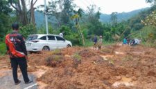 Hujan Deras Picu Banjir dan Longsor di Pesisir Selatan, Sejumlah Titik Butuh Alat Berat

