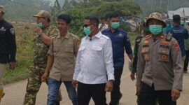 Wakil Bupati Pesisir Selatan Risnaldi Ibrahim bersama tim terpadu meninjau daerah terdampak bencana hingga batas Sumbar-Jambi di Kecamatan Ranah Ampek Hulu Tapan, Rabu (14/10/2026)