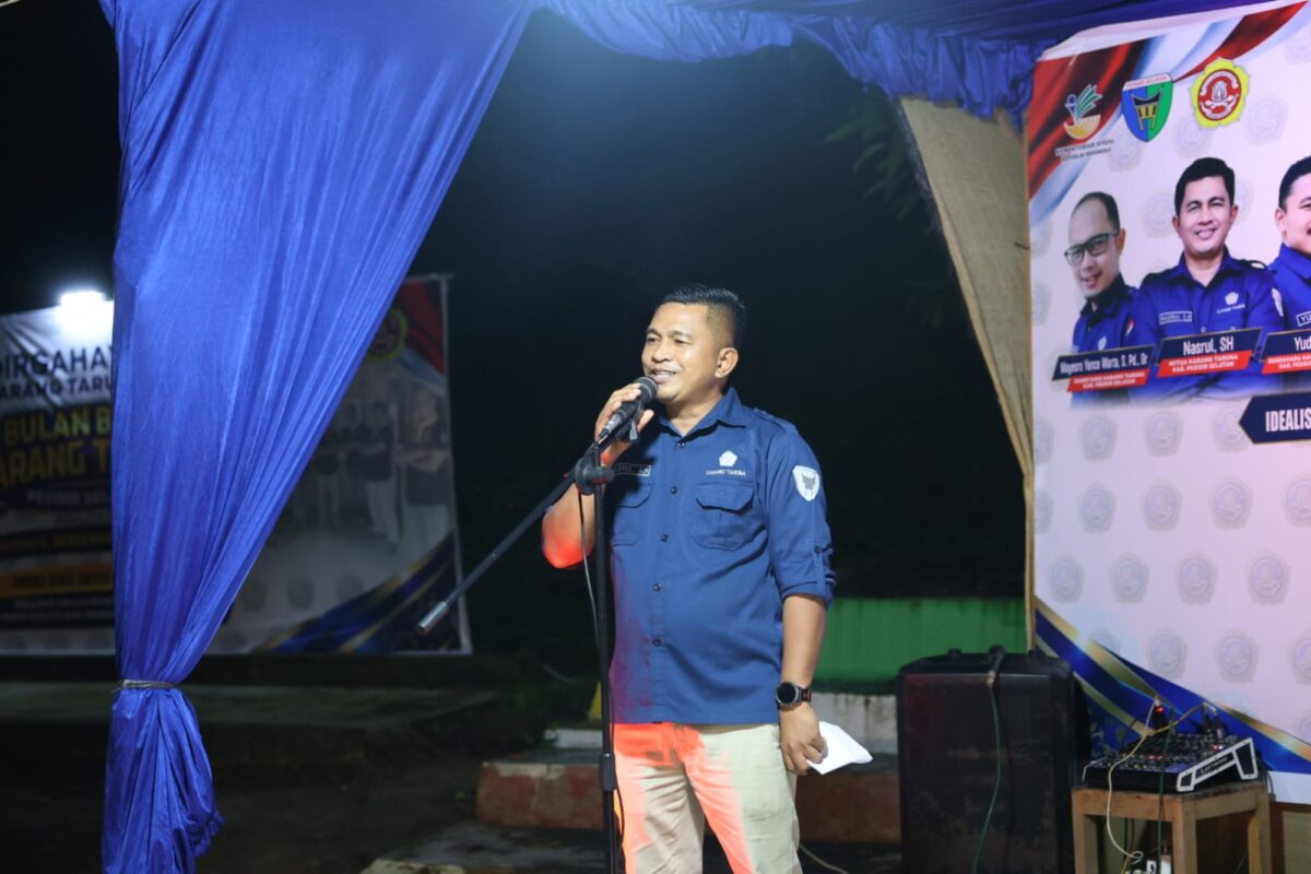 Ketua Karang Taruna Pesisir Selatan Nasrul menyampaikan sambutan dalam kegiatan HUT ke-66 dan Bulan Bakti Karang Taruna Kabupaten Pesisir Selatan 2026 di Carocok Painan, Sabtu (24/10/2026). Ia mengajak generasi muda memperkuat persatuan dan berkontribusi dalam pembangunan daerah.