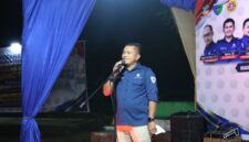 Ketua Karang Taruna Pesisir Selatan Nasrul menyampaikan sambutan dalam kegiatan HUT ke-66 dan Bulan Bakti Karang Taruna Kabupaten Pesisir Selatan 2026 di Carocok Painan, Sabtu (24/10/2026). Ia mengajak generasi muda memperkuat persatuan dan berkontribusi dalam pembangunan daerah.