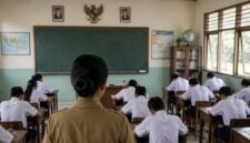 Ilustrasi sekolah. Foto: Ilustrasi AI diolah oleh ChatGPT