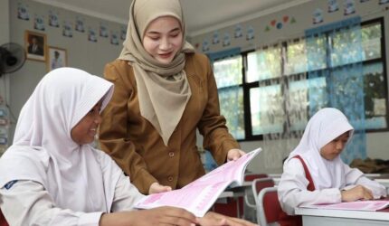 Kemendikbud Siapkan Dispensasi Bagi Guru Non-ASN Mulai Tahun 2027