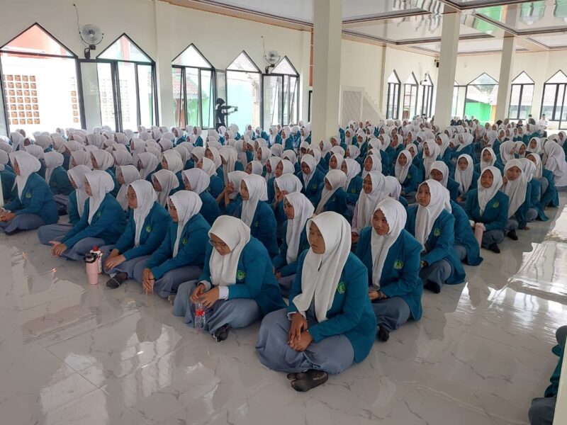 Kepala Kanwil Kemenag Jateng dan Bupati Tegal Resmikan Mushola MAN 1 Tegal

