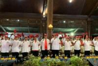 BERI SEMANGAT: Bupati Jepara dan Wabup Jepara bersama Forkopimda saat melepas ratusan atlet Jepara yang akan berlaga di Kejurprov Jawa Tengah, di Pendopo R.A. Kartini Jepara, Sabtu (10/9/2026). (LIA BAROKATUS SOLIKAH/JOGLO JATENG)