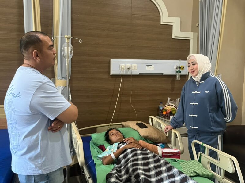 Kunjungi Atlet Paralayang Korban Crash Landing di Porprov XIV, Lisda Hendrajoni Pastikan Biaya Pengobatan Ditanggung BPJS Ketenagakerjaan

