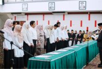 Rektor Universitas Andalas Dr. Efa Yonnedi bersama pejabat struktural dan anggota Satgas PPK periode 2026–2028 dalam kegiatan pelantikan di UNAND, Jumat (30/10/2026).