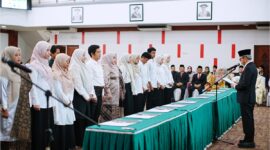 Rektor Universitas Andalas Dr. Efa Yonnedi bersama pejabat struktural dan anggota Satgas PPK periode 2026–2028 dalam kegiatan pelantikan di UNAND, Jumat (30/10/2026).