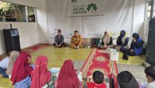 Mahasiswa KPI Unismuh Dampingi Pendidikan dan Dakwah di Kampung Pemulung

