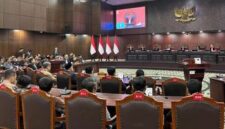Mahkamah Konstitusi (MK) menggelar sidang pembacaan putusan atas perkara terkait ijazah Wapres Gibran saat pencalonan di Pilpres 2024, Selasa (6/10/2026) malam. (foto:ist/CNN Indonesia)