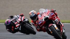 Pembalap Ducati Lenovo Team, Marc Marquez memimpin di depan pembalap Aprilia Racing, Jorge Martin saat balapan MotoGP Jepang 2026 di Mobility Resort Motegi, Motegi, Prefektur Tochigi, pada Minggu (4/10/2026). (foto:ist/Ant/AFP)