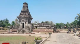 Komplek Candi Penataran, candi Hindu yang terletak di Desa Penataran, Kecamatan Nglegok, Kabupaten Blitar, Jawa Timur. (foto: Yusuf Waishol)<!-- --> 