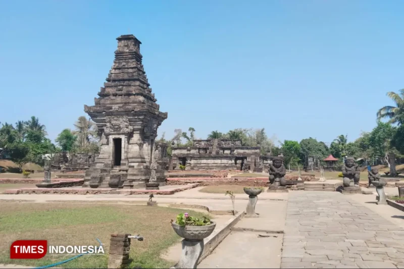 Komplek Candi Penataran, candi Hindu yang terletak di Desa Penataran, Kecamatan Nglegok, Kabupaten Blitar, Jawa Timur. (foto: Yusuf Waishol)<!-- --> 