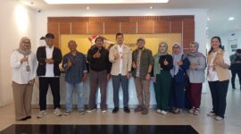 Perwakilan JHB usai melakukan pertemuan dengan OJK dan akan melanjutkan pertemuan dengan Kementrian Komunikasi dan Teknologi ,Senin (12/10/2026).(dok yara)