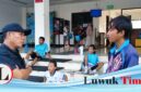 Sekretaris KONI Kabupaten Banggai Sugiarto Djanun memantau langsung proses pemusatan latihan TC mandiri para atlet yang sedang mempersiapkan diri menghadapi Porprov. Pada momentum itu Sugiarto juga menyerahkan bingkisan kepada para atlet Banggai. (FOTO: KONI Banggai Untuk Luwuk Times)  