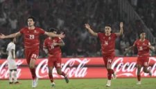 Elkan Baggot (kiri) bersama rekannya berselebrasi usai mencetak gol ke gawang Timnas Thailand dalam pertandingan final FIFA ASEAN Cup 2026 di Stadion Utama Gelora Bung Karno (SUGBK), Senayan, Jakarta, Senin (5/10/2026). (ANTARA FOTO/Rivan<!-- --> 